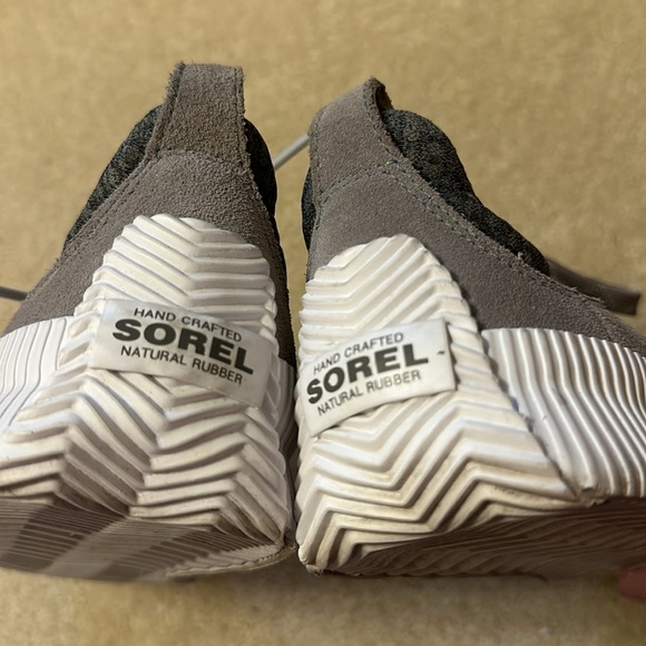 Sorel gray woman’s size 6 tennis’s - Picture 6 of 10